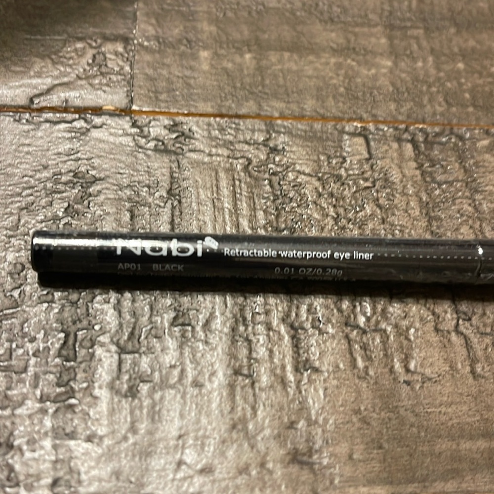 Nabi Retractable Waterproof Eye Liner in Black